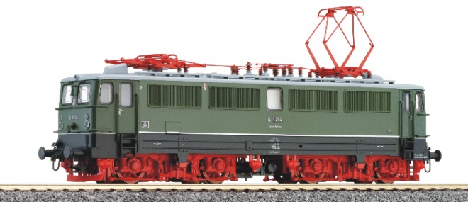 Electric locomotive E 11 033<br /><a href='images/pictures/Tillig/500225.jpg' target='_blank'>Full size image</a>